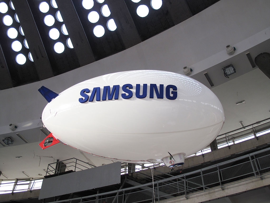 3m-indoor-rc-blimp-with-3-d-lettering